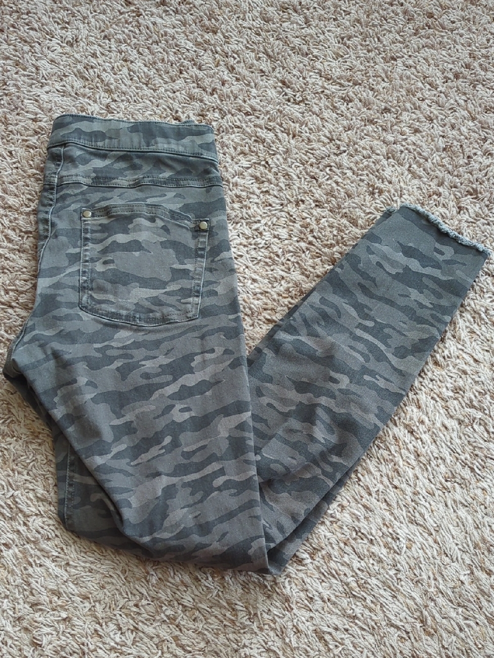 Women's Gray Camo Distressed Skinny Jeans